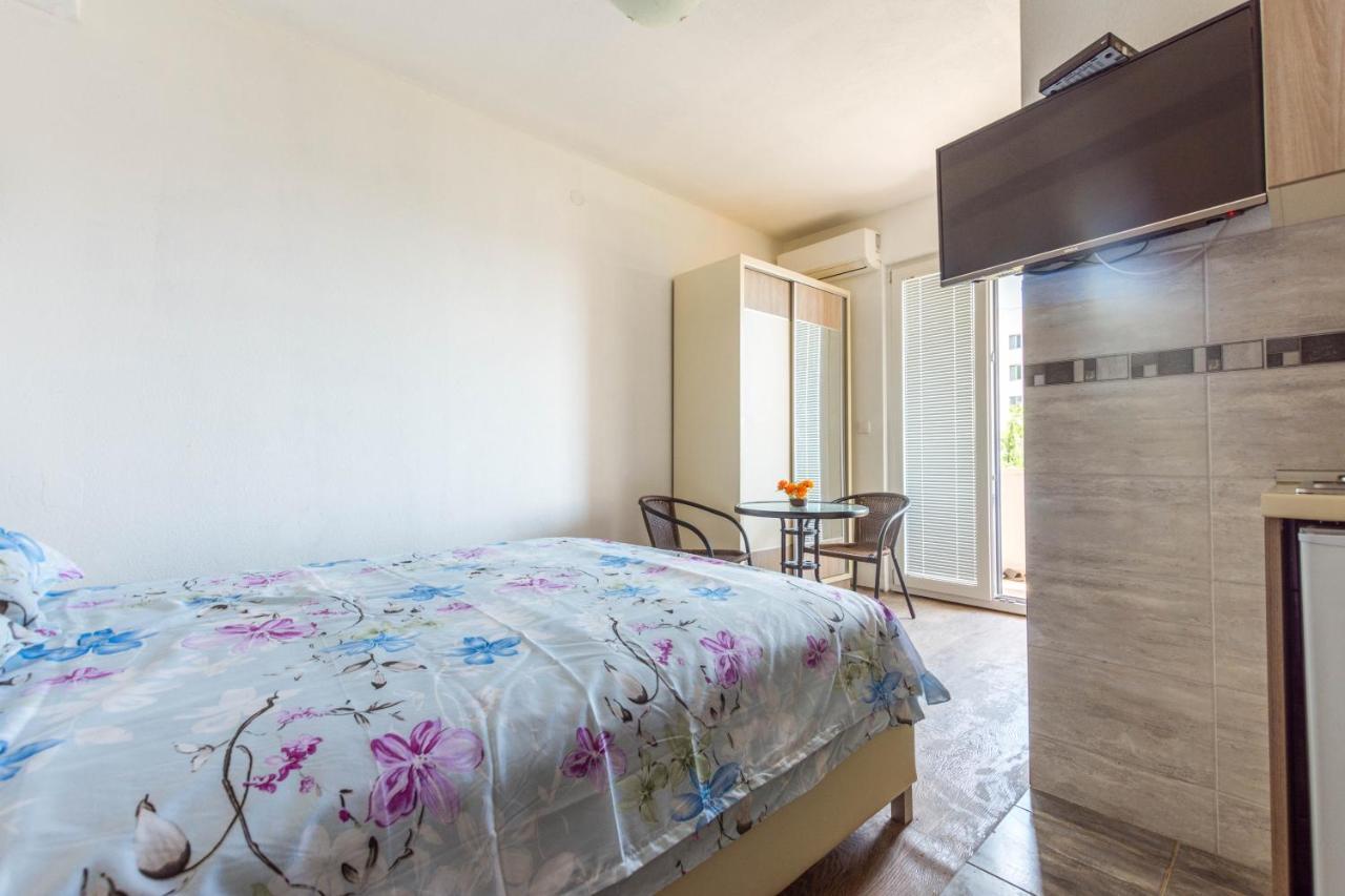 Apartments Elena บุดวา ภายนอก รูปภาพ
