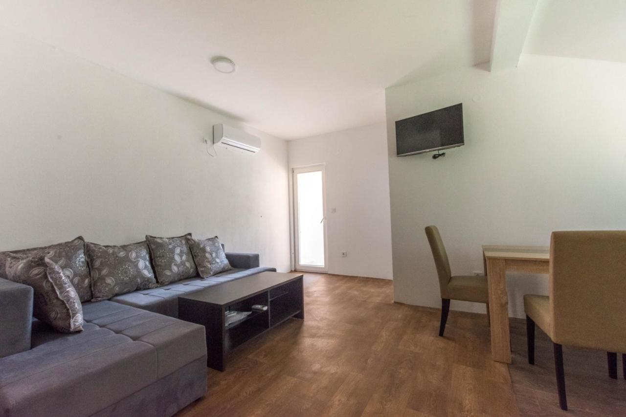 Apartments Elena บุดวา ภายนอก รูปภาพ
